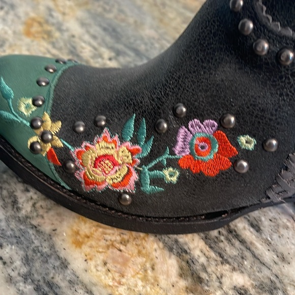 Double D Ranch Dream Weaver Boots Size 8
NWB - Picture 5 of 10